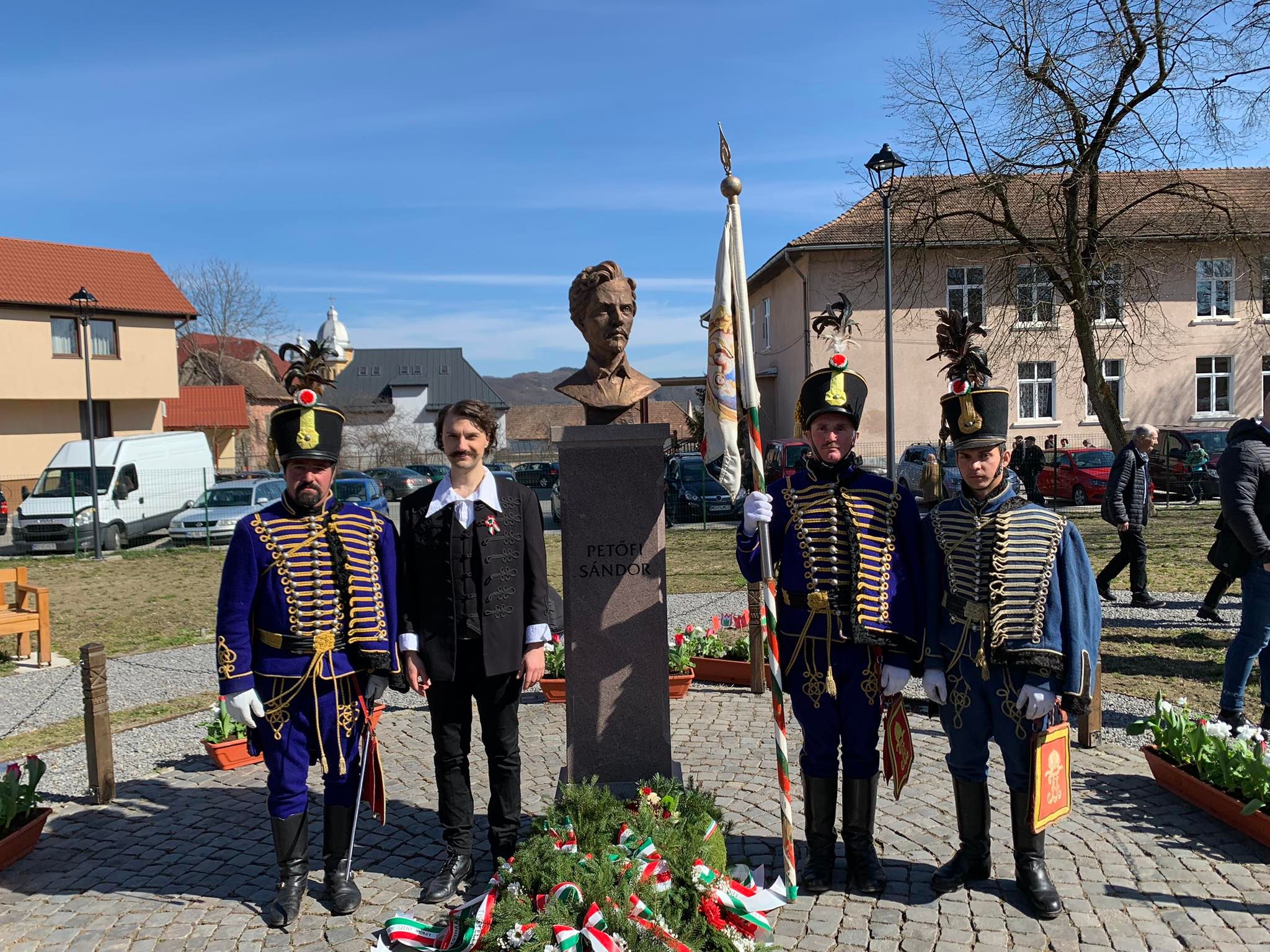 Petőfi-szobrot avattak Baja erdélyi testvértelepülésén